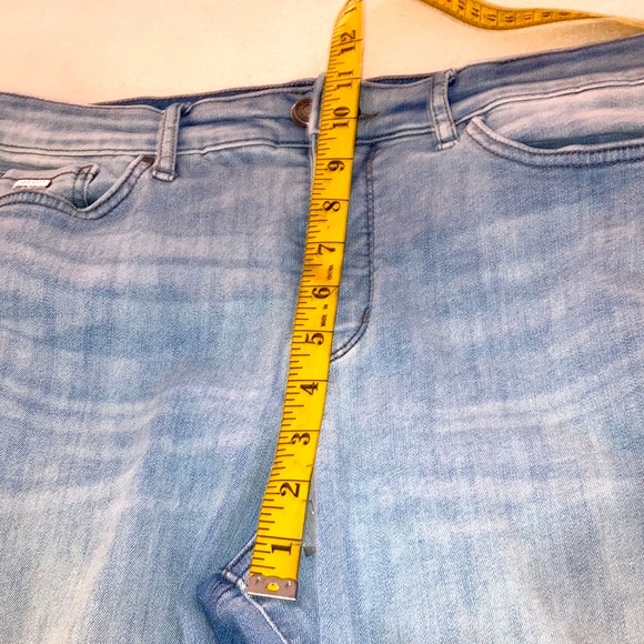 Nine West Jeans, Plain Pocket, High Rise, Straight, Size 12 light washed - Picture 7 of 11